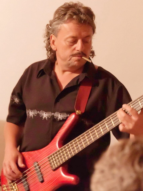 Bassist Wolfgang Exner